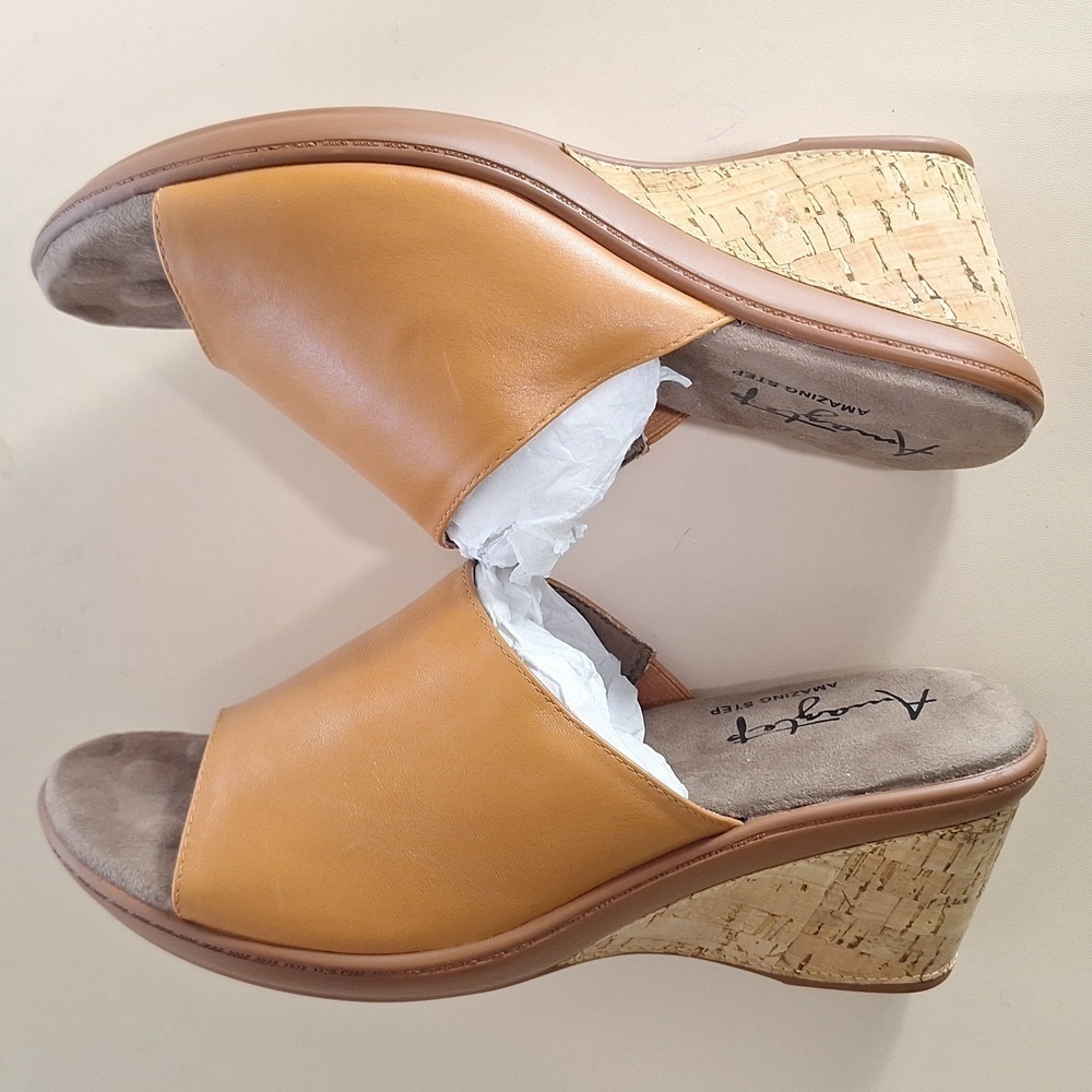 Amazing Step Tan Leather Wedge Mules - Picture 8 of 12